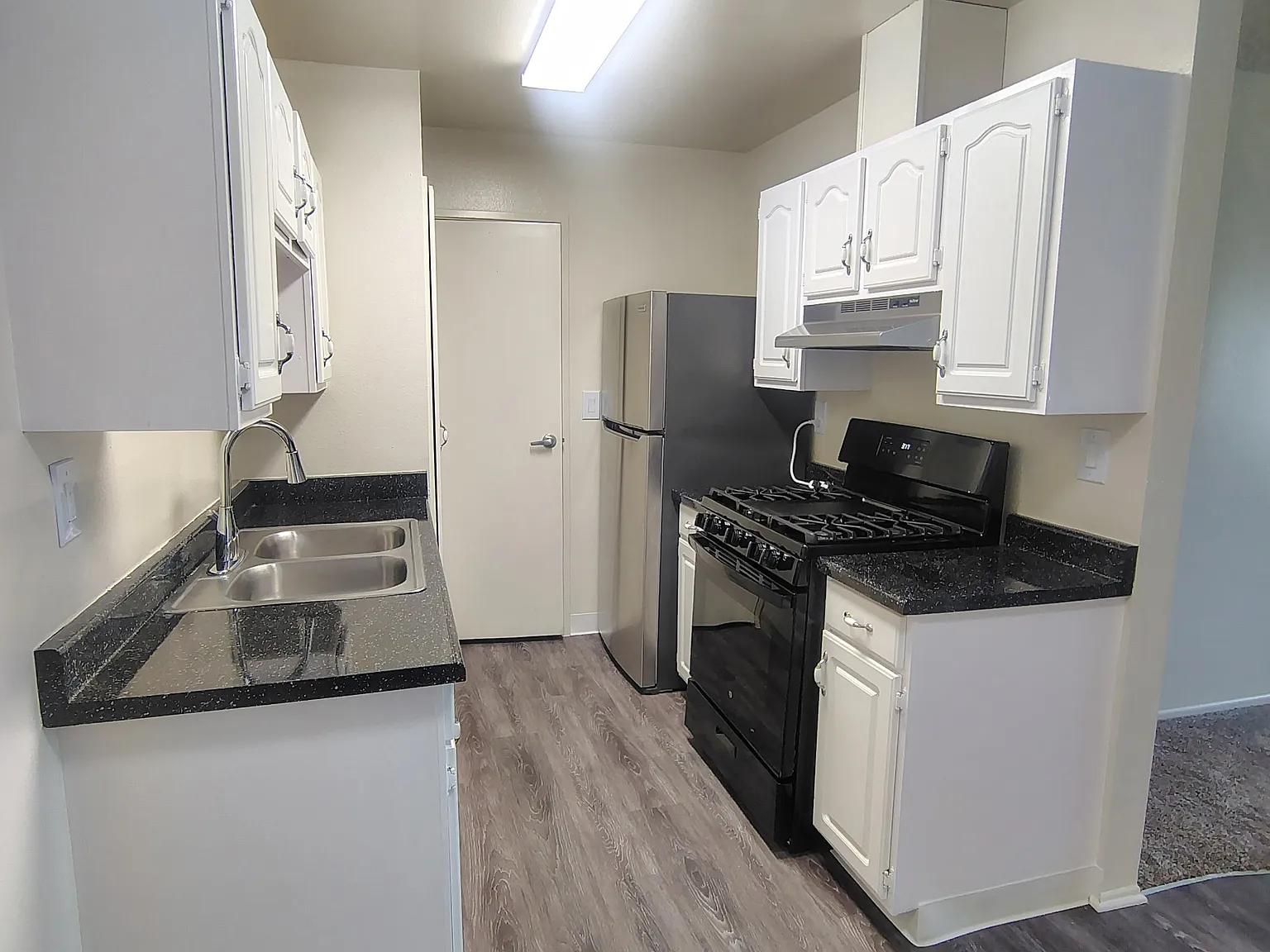 Oxford Terrace Apartments — Photo 3