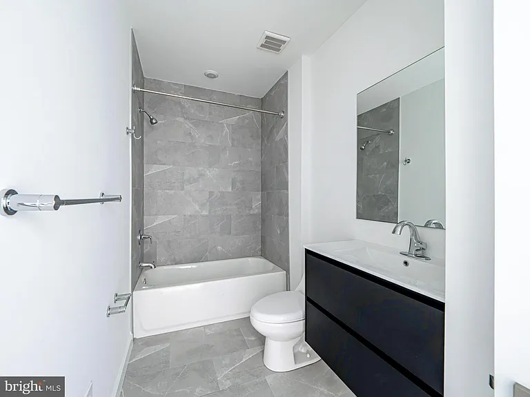 2403-2407 W Thompson St #3 — Photo 6