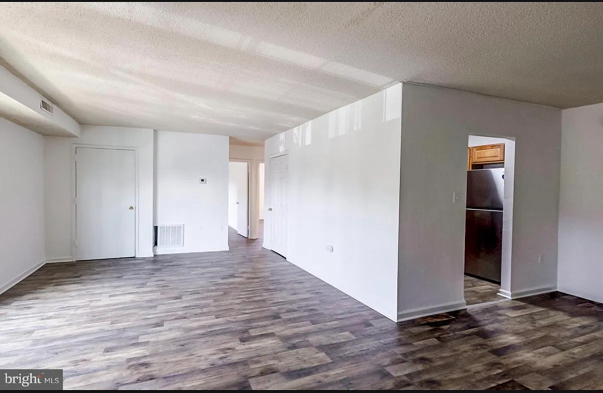2 bed, 842 sqft, $2,100 — Photo 1