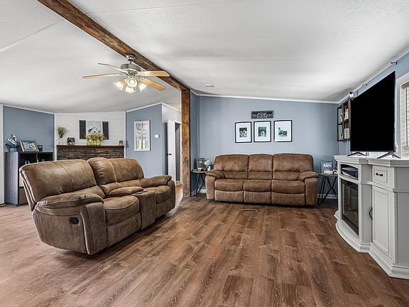 3rd image of 6 Homeplace Ct