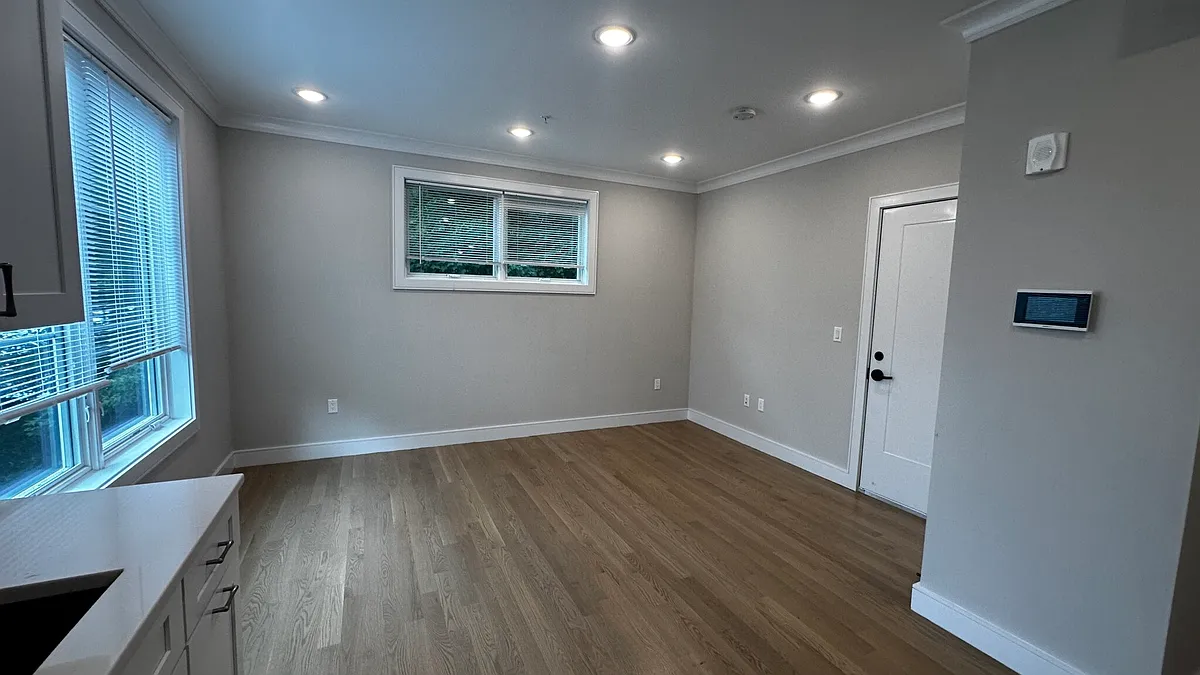 Building Photo - 104-106 Warren St #2D
