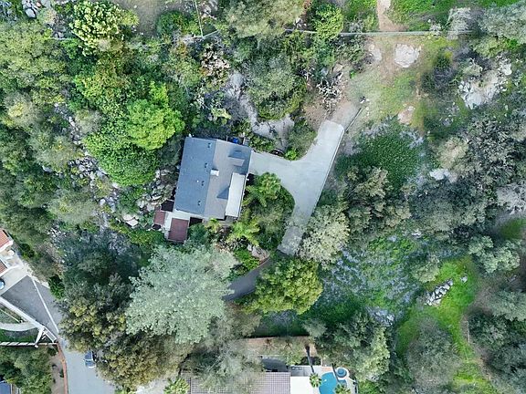 4th image of 1226 Country Club Dr