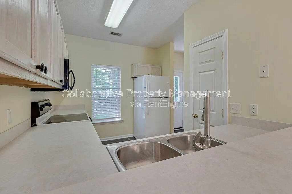 3 bed, 2.5 bath, 1608 sqft, $1,855 — Photo 4