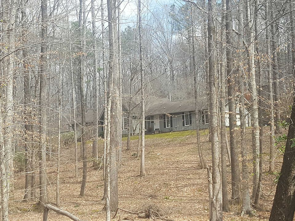 2nd image of 305 Greenhill Rd