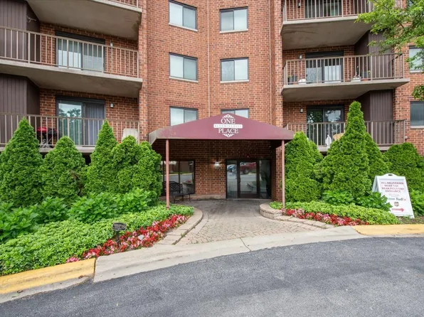 1 Bloomingdale Pl APT 800, Bloomingdale, IL 60108