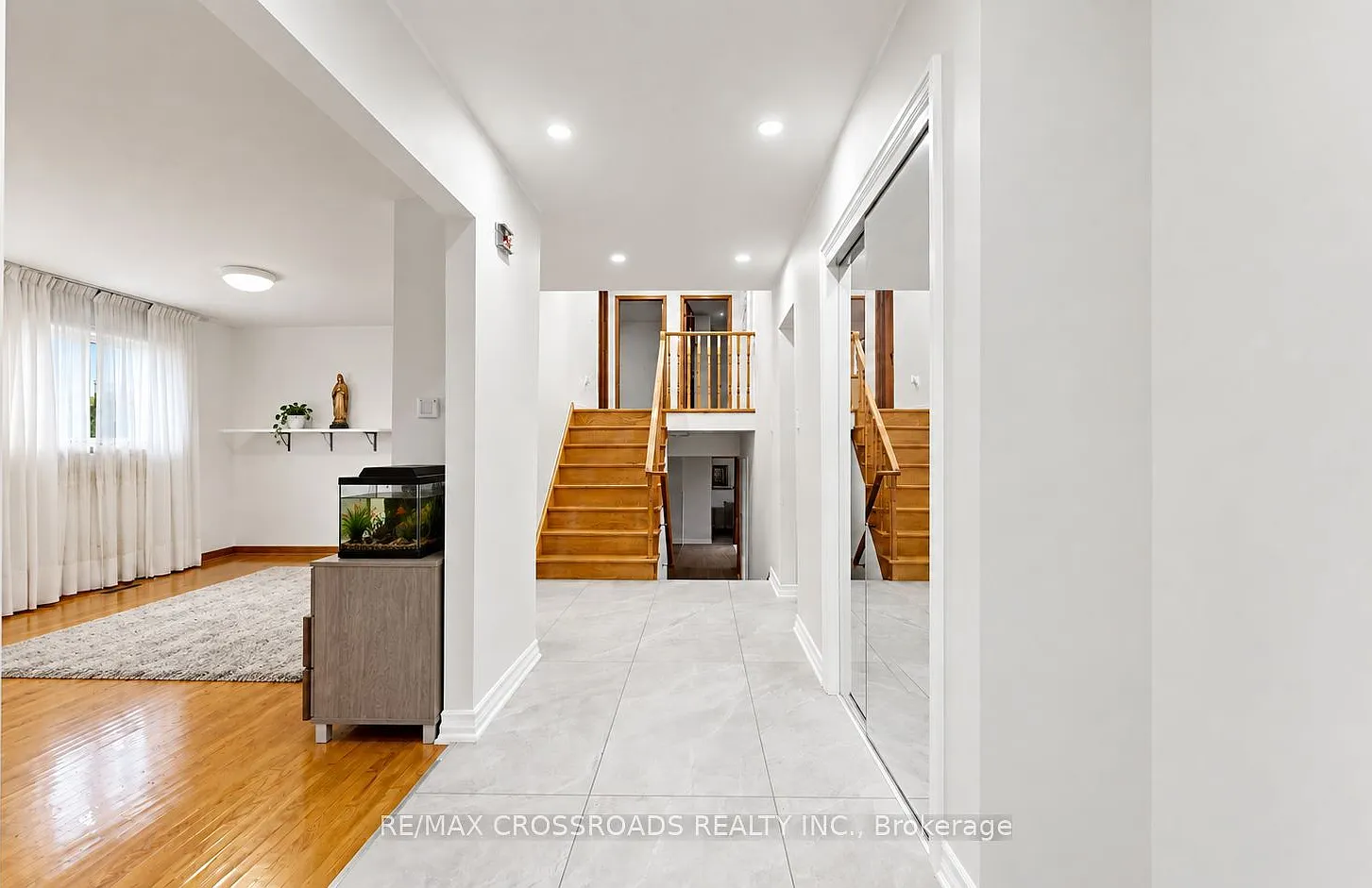106 Stilecroft Dr — Photo 3