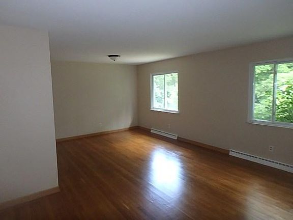 2nd image of 647 N Hawkins Ave