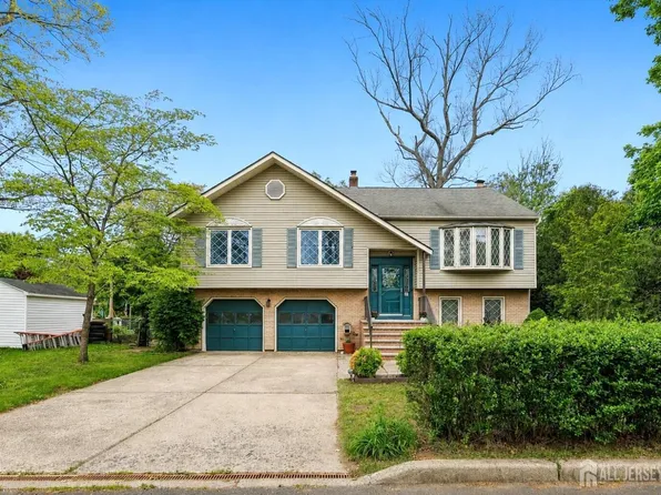 61 Sunset Ave, Old Bridge, NJ 08857
