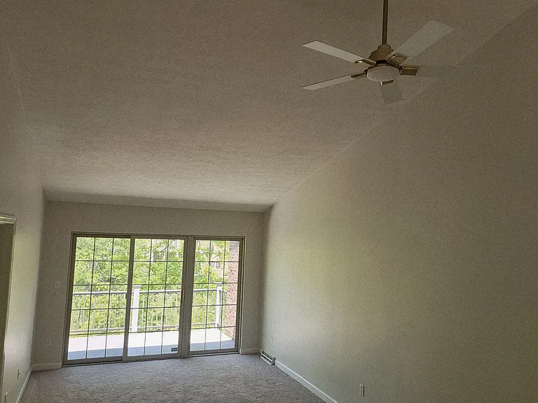 815 Village Dr — Photo 9