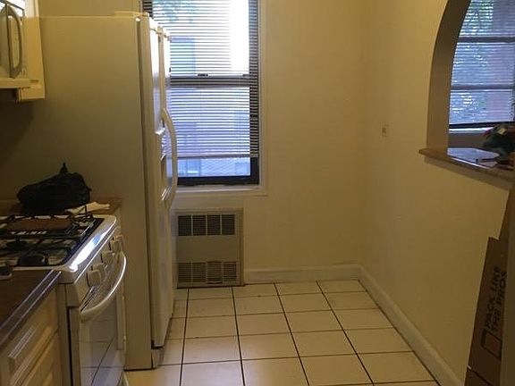 2nd image of 665 Thwaites Pl APT 3T