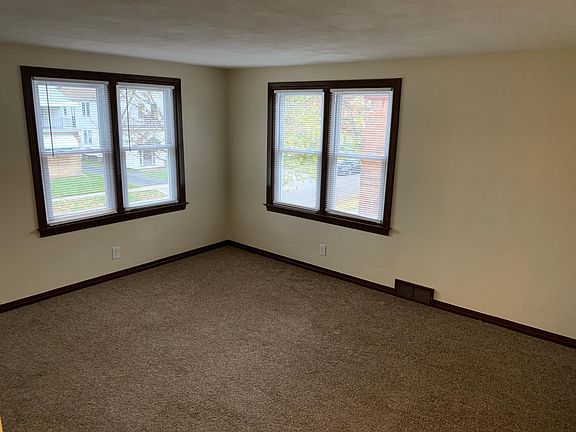 5th image of 127 Chamberlin Dr #2