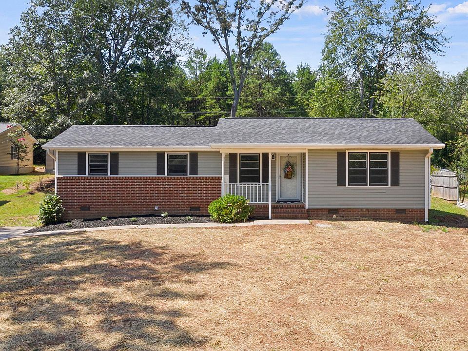 1st image of 120 Willow Branch Dr