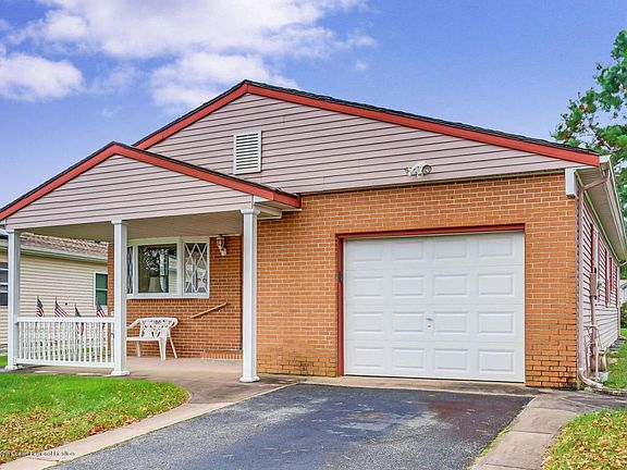 5th image of 32 La Dunette Dr