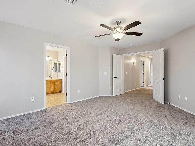 1556 N Rockwell Ct — Photo 16
