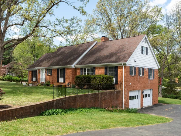 504 Woodmont Dr, Staunton, VA 24401