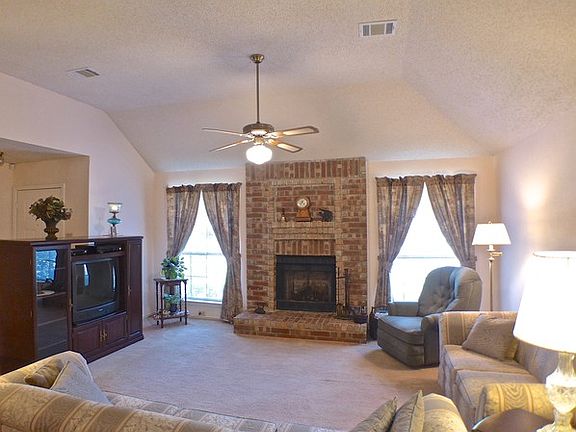 3rd image of 1122 Harvest Hill Ln