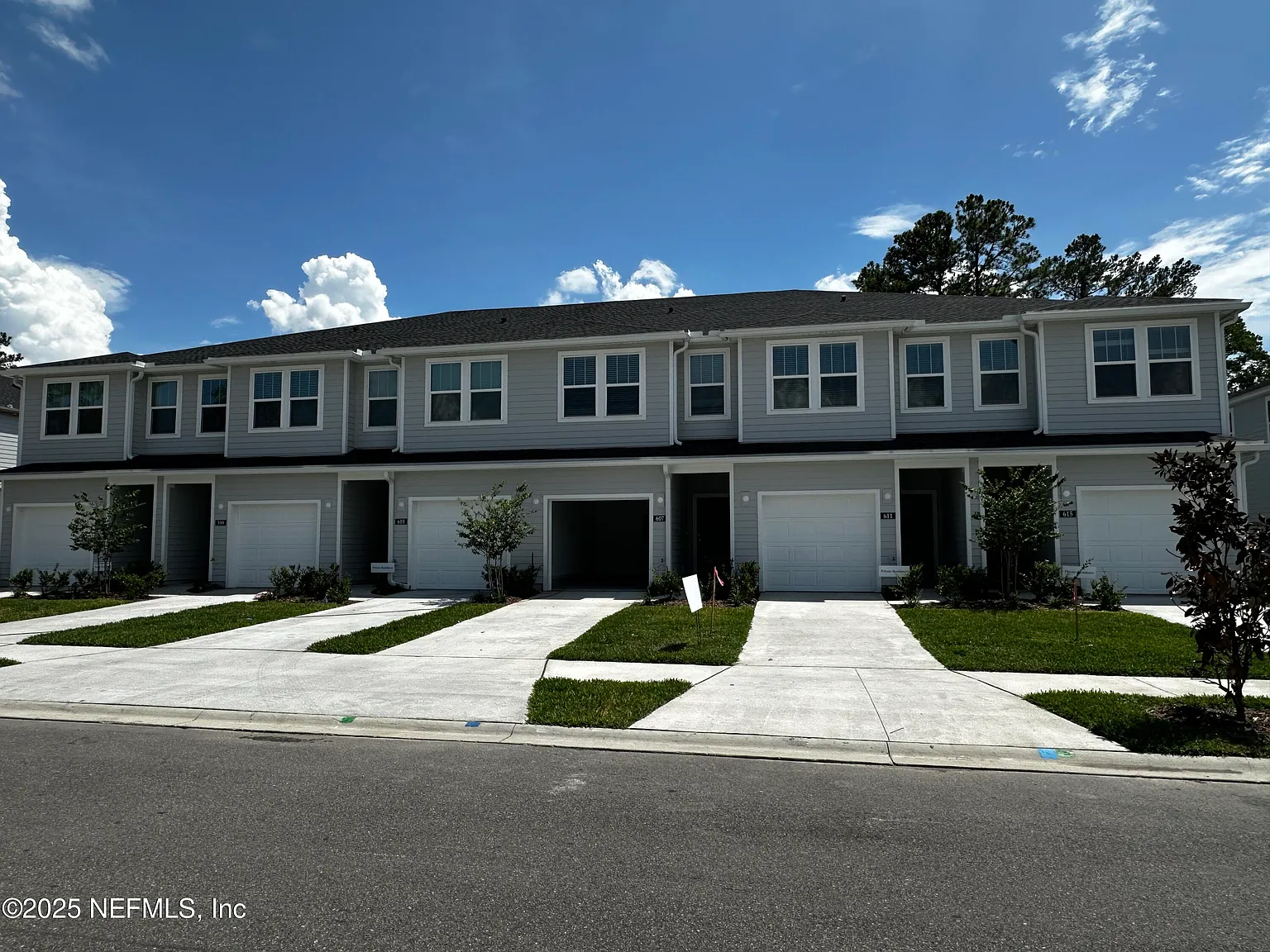 3 bed, 2.5 bath, 1483 sqft, $1,750 — Photo 1