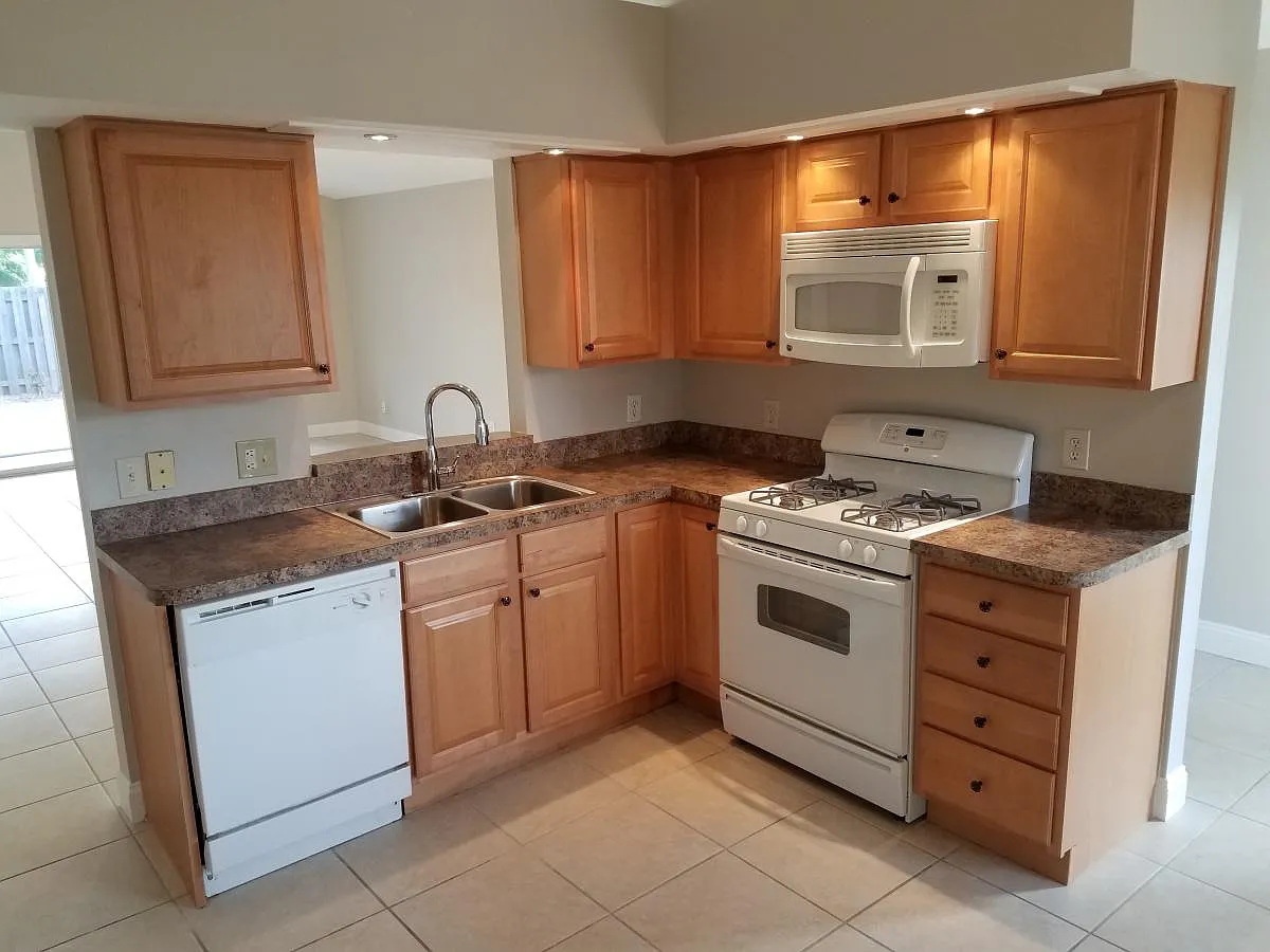 3 bed, 1311 sqft, $2,500 — Photo 3