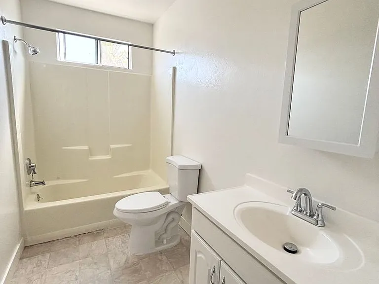 728 N D St — Photo 12