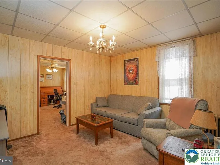 142 E Ridge St — Photo 1