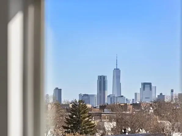 130-132 Mallory Avenue image 11 of 12