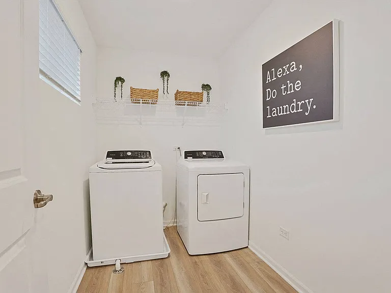 Canvas at Crown Point — Photo 25
