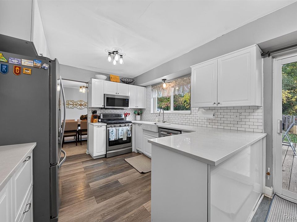 7660 Embassy Dr, photo 20