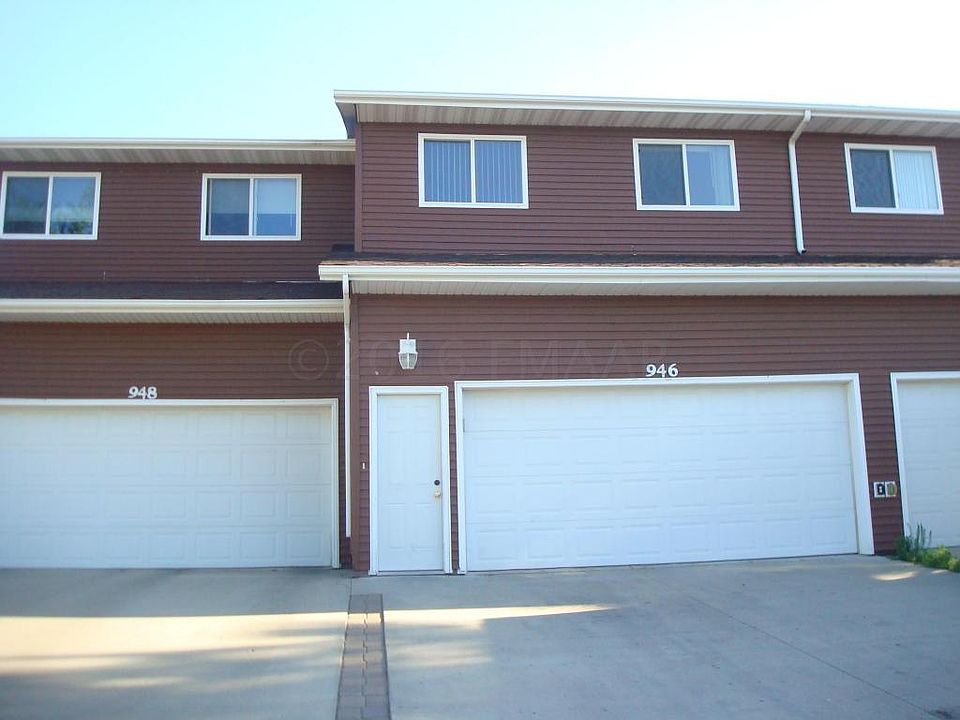 1st image of 946 4th Ave W