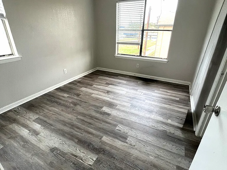 327 Sunrise Ave #12 — Photo 5