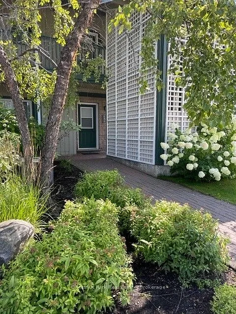 684 Johnston Park Ave