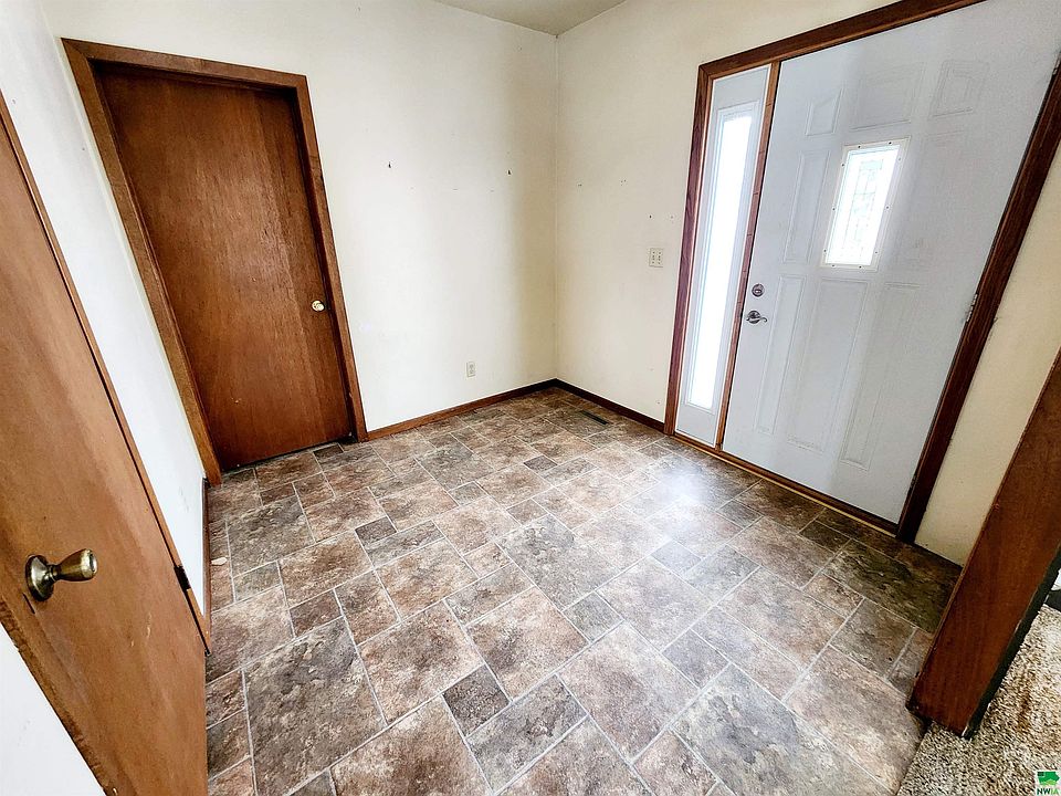 303 Oak St, Salix, IA 51052 Zillow