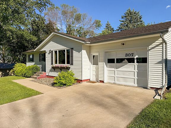 3rd image of 307 Hilltop Dr