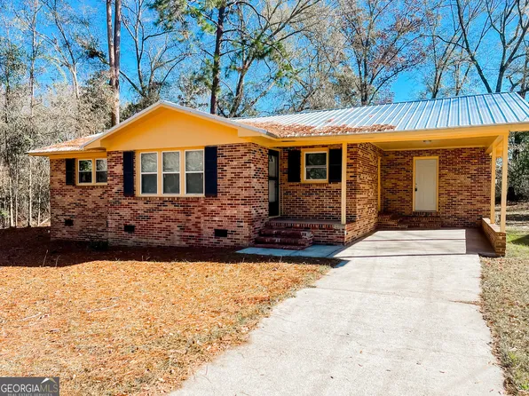 818 King Circle Dr, Swainsboro, GA 30401