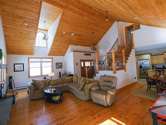 3rd image of 114 Mountain View Drive