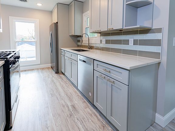 2nd image of 805 E Olive St #2