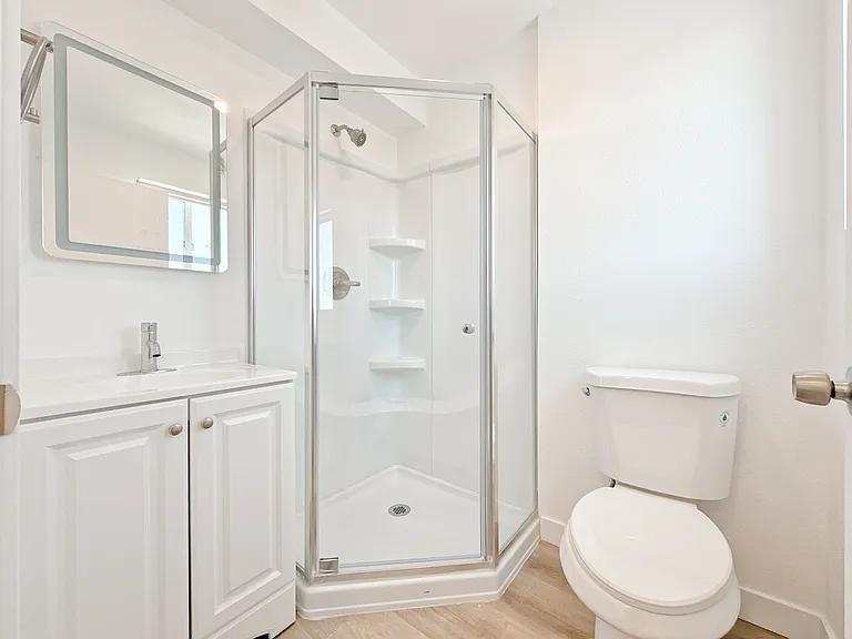 1363 1/2 W 35th St #9 — Photo 28