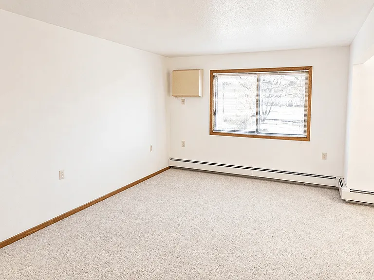 16 Green River Rd — Photo 11