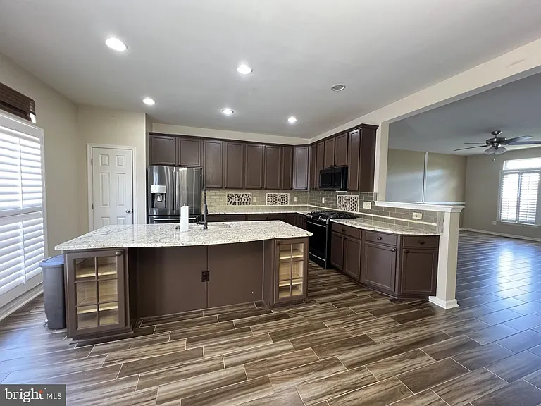 2153 Potomac Club Pkwy — Photo 5