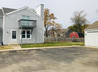 910 SE Hampton Ct, Lees Summit, MO 64063