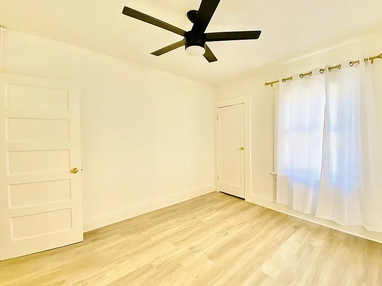 1474 W Vernon Ave — Photo 2