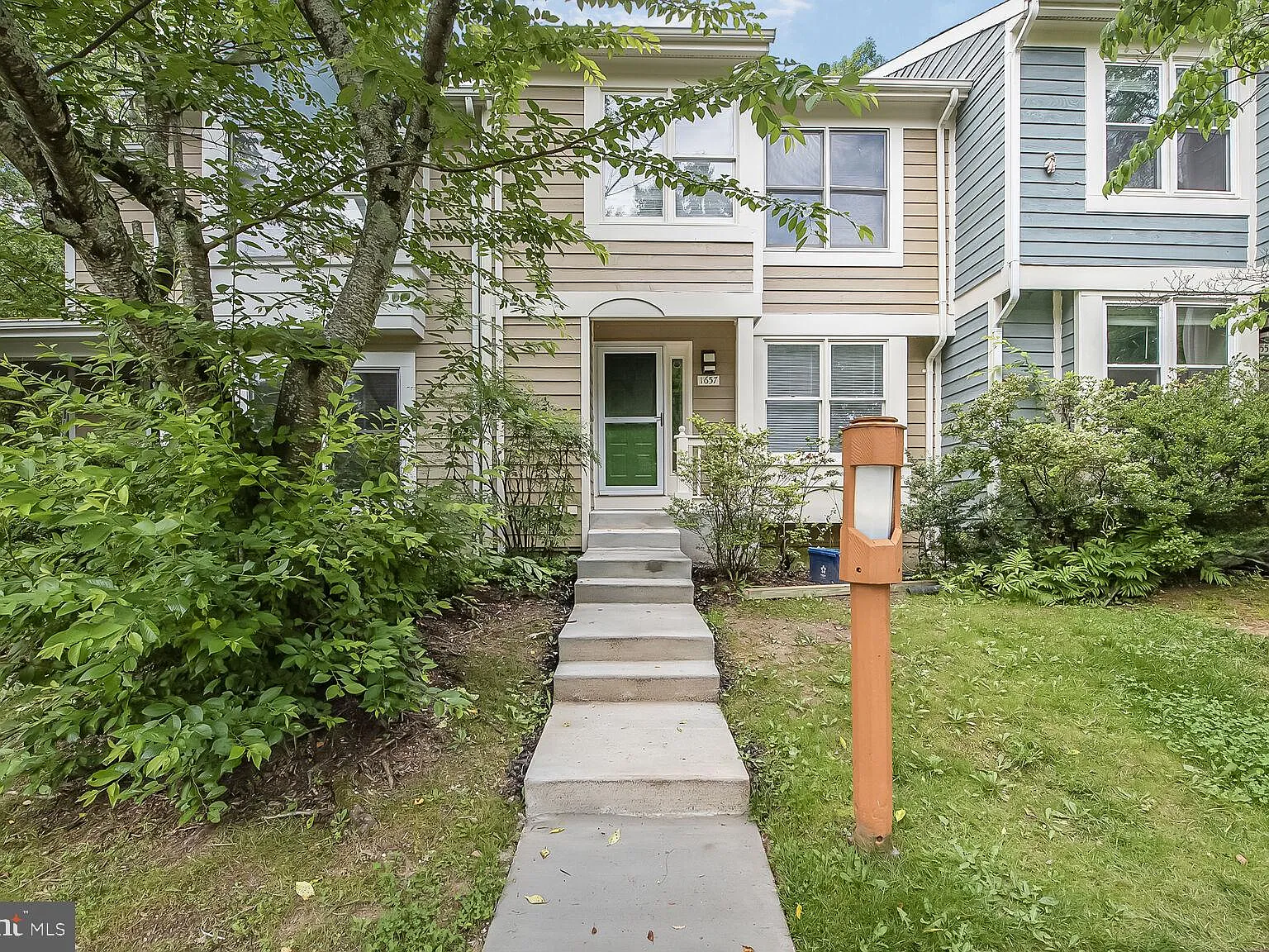 3 bed, 4.0 bath, 1865 sqft, $3,400 — Photo 1