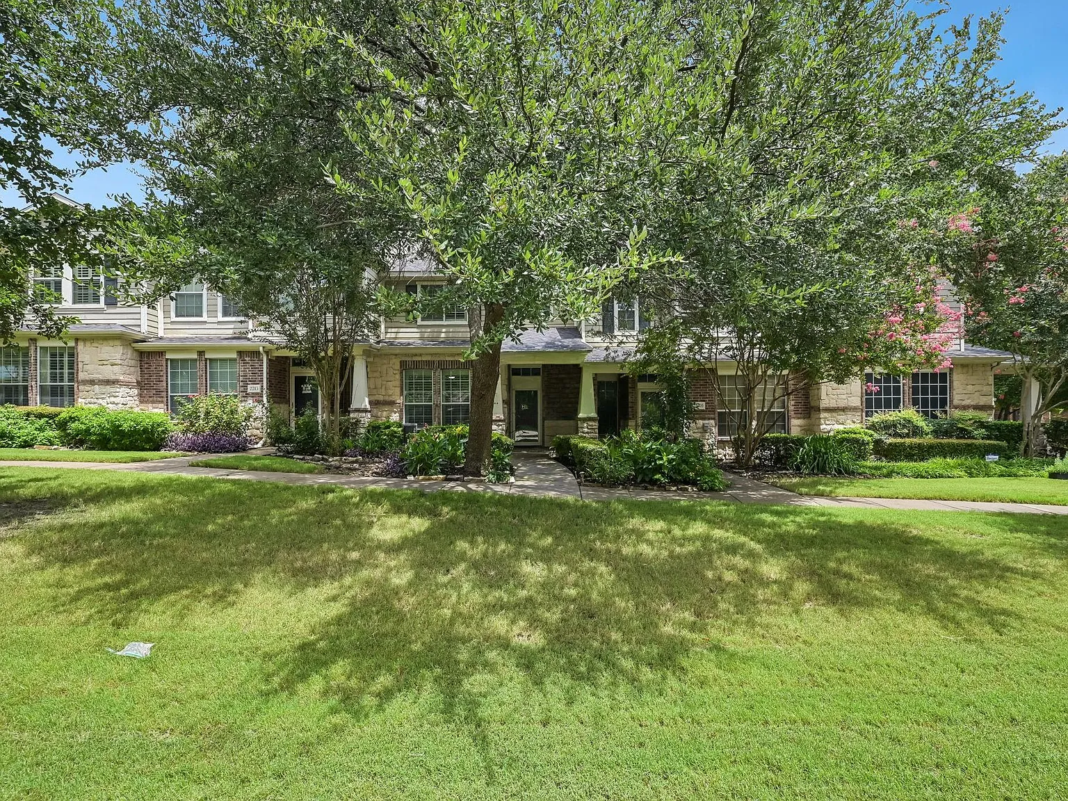 2 bed, 2.5 bath, 1270 sqft, $1,900 — Photo 3