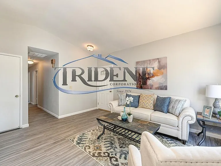 1561 Esplanade Way — Photo 4