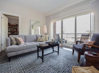 5860 N Broadway St #602, Chicago, IL 60660