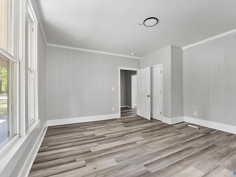 109 5th Ave NW — Photo 8