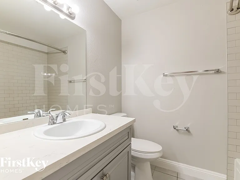 1742 La Cruz Dr — Photo 9