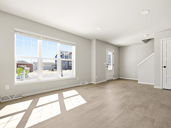 3rd image of 823 Indigo Ln