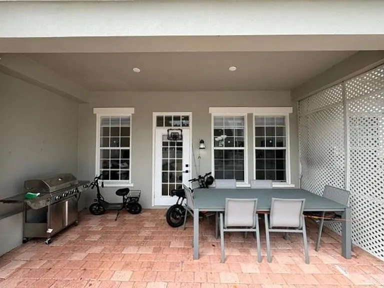 537 Campus St — Photo 31
