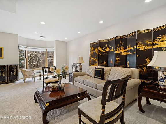 2nd image of 20 Trafalgar Sq Unit 209