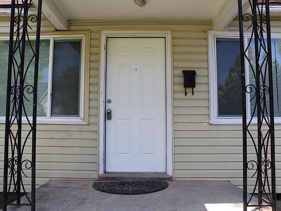 2nd image of 116 E Leslie Ave